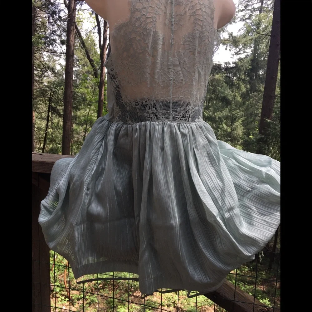 Bebe palest pastel mint green, lace panel backed halter dress - Picture 13 of 14